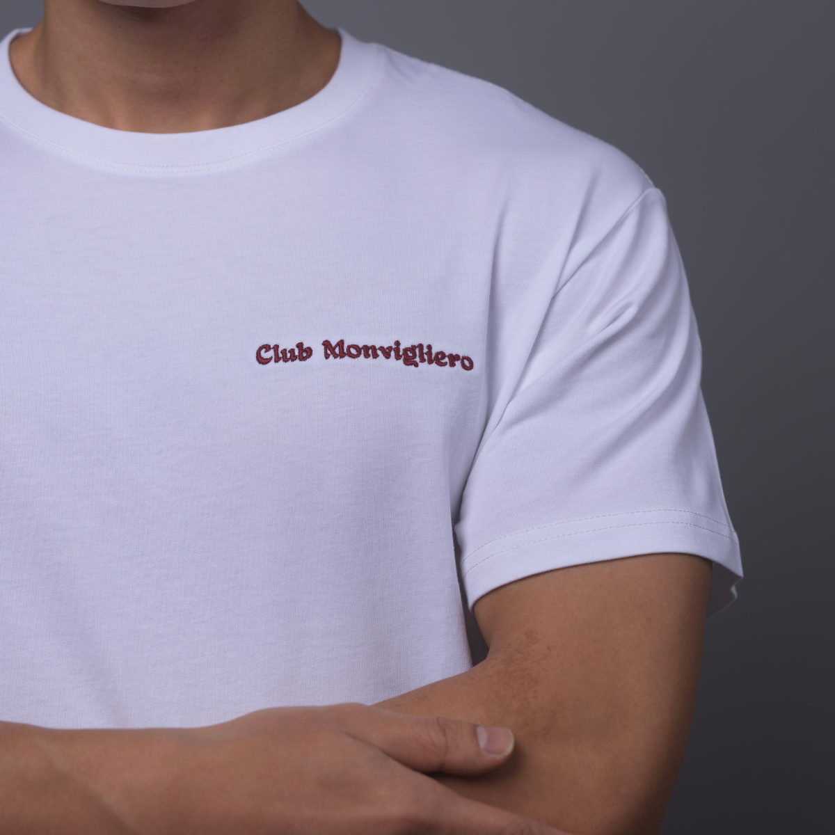[Pre-Order] Personalized White Cotton T-Shirt with Wine-Themed Embroidery Design